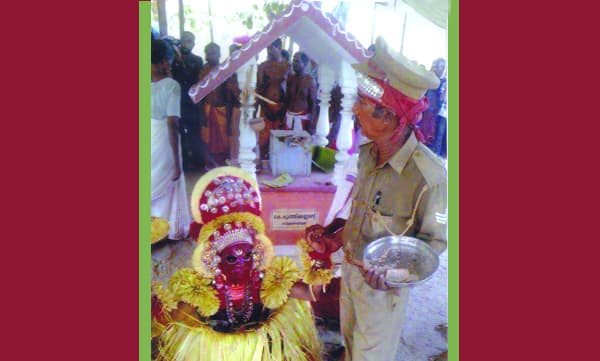 ശ്രീകരിഞ്ചാമുണ്ഡി ദേവിയും പോലീസ് തെയ്യവും