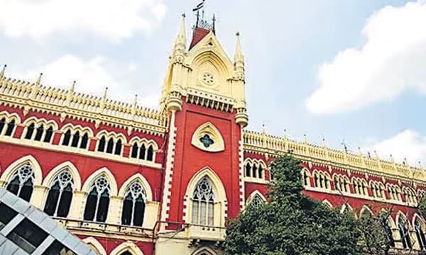 കൗമാരപ്രായക്കാരായ പെണ്‍കുട്ടികളോട് ലൈംഗികആസക്തി നിയന്ത്രിക്കണമെന്ന നിര്‍ദേശത്തോടെ പ്രതിയെ കുറ്റവിമുക്തനാക്കി ; കൊല്‍ക്കത്ത ഹൈക്കോടതി ഉത്തരവിന് രൂക്ഷ വിമര്‍ശനം