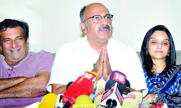 സിനിമയില്‍ മാഫിയയും പവര്‍ഗ്രൂപ്പുമൊന്നുമില്ല ; ഒടുവില്‍ പ്രതികരണവുമായി അമ്മ, മറുപടിക്ക് കൂടിയാലോചന വേണമായിരുന്നു, അല്ലാതെ ഒളിച്ചോടിയതല്ലെന്ന് ജനറല്‍ സെക്രട്ടറി സിദ്ധിഖ്