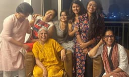 ‘‘പ്രമുഖരേ ഞങ്ങൾ ഇവിടെ തന്നെ ഉണ്ട്... ഈ തറയിൽ കാലുറപ്പിച്ചു തന്നെ...’’ പൊട്ടിച്ചിരിച്ച് ഡബ്ല്യൂസിസി അംഗങ്ങള്‍, ​പോസ്റ്റുമായി സജിത മഠത്തില്‍