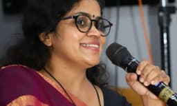 ‘ഉടയാനുളളതൊക്കെ ഉടയട്ടെ’; അമ്മയിലെ കൂട്ടരാജിയില്‍ പ്രതികരിച്ച്  സംവിധായിക വിധു വിന്‍സന്റ് 
