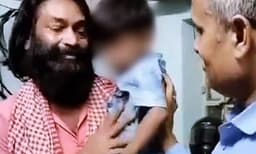 തട്ടിക്കൊണ്ടുപോയ പ്രതിയെ പിരിയാനാകാതെ കരയുന്ന കുഞ്ഞ് ; കുട്ടിയെ കൈമാറുമ്പോള്‍ വിങ്ങിപ്പൊട്ടുന്ന പ്രതി ; നാടകീയ സംഭവങ്ങള്‍ക്ക് സാക്ഷ്യം വഹിച്ചത് രാജസ്ഥാനിലെ സ്‌റ്റേഷനില്‍