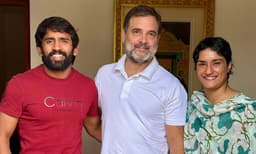 വിനേഷ് ഫഗോട്ടും ബജ്‌രംഗ് പൂനിയയും രാഷ്ട്രീയഗോദയിലേക്ക് ; ഹരിയാന തെരഞ്ഞെടുപ്പില്‍ മത്സരിച്ചേക്കും