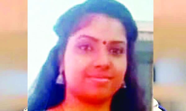 യുവതിയെ കുടുംബ വഴക്കിനെ തുടര്‍ന്ന് ആണ്‍ സുഹൃത്ത് മണ്ണെണ്ണയൊഴിച്ച് തീ കൊളുത്തി ; സ്വകാര്യ ഇന്‍ഷുറന്‍സ് സ്ഥാപനത്തില്‍ ഉണ്ടായ പാപ്പനംകോട് തീപിടിത്തത്തില്‍ ദുരൂഹത നീങ്ങി  