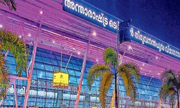വേതനവും ബോണസുമില്ല, തിരുവനന്തപുരം വിമാനത്താവളത്തില്‍ തൊഴിലാളി സമരം; വിദേശ സര്‍വീസുകളടക്കം വൈകിപ്പിച്ചു,കാര്‍ഗോ നിക്കത്തില്‍ പ്രതിസന്ധി
