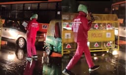 ഇങ്ങനെയൊന്നും ചെയ്യല്ലേ...: പെരുമഴയില്‍ കസ്റ്റമറെ തിരഞ്ഞ് ട്രാഫിക് ജാമില്‍ ഡെലിവറി ബോയ്, ഹൃദയഭേദകം ഈ കാഴ്ച 