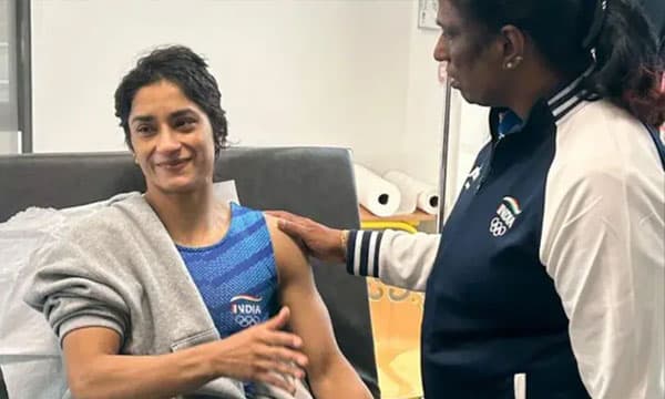 'ഓടിയെത്തി ഒരു ഫോട്ടോയെടുത്തു, പിന്നെ നടന്നത് രാഷ്ട്രീയം' : പിടി ഉഷയെ രൂക്ഷമായി വിമര്‍ശിച്ചു വിനേഷ് ഫോഗട്ട്