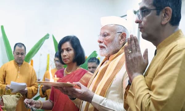 സുപ്രീംകോടതി ചീഫ്ജസ്റ്റീസിന്റെ വീട്ടില്‍ ഗണപതിപൂജ ; പ്രധാനമന്ത്രി പങ്കെടുത്തതില്‍ വിമര്‍ശനം
