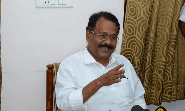 കാണാന്‍ പാടില്ല, തൊടാന്‍ പാടില്ല എന്നതാണ് കേരളത്തിലെ ഇപ്പോഴത്തെ ചര്‍ച്ച,  ഇത്തരം ചര്‍ച്ച കേരളത്തില്‍ മാത്രമെന്ന് പി എസ് ശ്രീധരന്‍ പിള്ള

