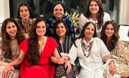 ഇരട്ടിമധുരവുമായി ഷബാന ആസ്മിയുടെ ജന്മദിനാഘോഷം; കളറാക്കി കൂട്ടുകാര്‍
