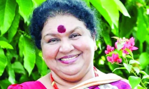 ചെറുപ്പം മുതല്‍ അഭിനയം, ജീവിതത്തിലെ അമ്മവേഷം കവിയൂര്‍ പൊന്നമ്മയ്ക്കു സമ്മാനിച്ചതു വേദനകള്‍ ; ഓണ്‍ സ്‌ക്രീനിലെ സ്‌നേഹനിധിയായ അമ്മയ്ക്ക് ഓഫ് സ്‌ക്രീനില്‍ പലപ്പോഴും സ്‌നേഹം അന്യം നിന്നു