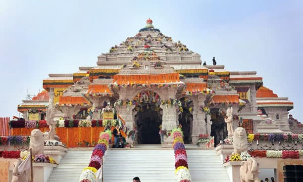 മൃഗക്കൊഴുപ്പ് അടങ്ങിയ നെയ്യ്, തിരുപ്പതി 'പ്രസാദം' വിവാദത്തില്‍ ; പക്ഷേ അയോദ്ധ്യ രാമക്ഷേത്രത്തില്‍ വിതരണം ചെയ്തത് 300 കിലോ ലഡ്ഡു