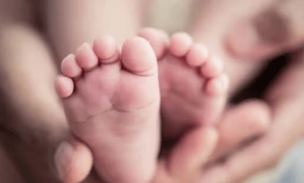 പ്രസവ വേദനയക്ക് പെയിൻ കില്ലർ നൽകി; ടോയ്‌ലറ്റിൽ പോയ യുവതി പ്രസവിച്ചു; കുഞ്ഞിന് ദാരുണാന്ത്യം