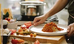 





മേലുദ്യോഗസ്ഥയ്ക്ക് ഭക്ഷണം വാങ്ങി നല്‍കിയില്ല:  ജീവനക്കാരിയെ ജോലിയില്‍ നിന്നും പുറത്താക്കി


