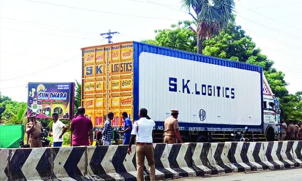 പ്രൊഫഷനല്‍ മോഷ്ടാക്കളെന്ന് ആദ്യം തന്നെ ഉറപ്പിച്ചു ; സമീപത്തെ മുഴുവന്‍ കടകളുടെ സിസിടിവി കാമറകളും സ്‌പ്രേ പെയിന്റടിച്ച് മറച്ചു ; എന്നാല്‍ ഹോട്ടലിന്റെ പിന്‍ഭാഗത്തെ ക്യാമറ കൊള്ളക്കാര്‍ കണ്ടില്ല