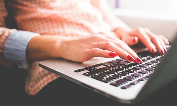 

സിക്ക് ലീവെടുക്കാന്‍ വ്യാജ മെഡിക്കല്‍ സര്‍ട്ടിഫിക്കറ്റ് ചമച്ചു: യുവതിയ്ക്ക് മൂന്നു ലക്ഷം രൂപ പിഴ വിധിച്ച് കോടതി 
