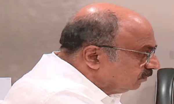 ബലാത്സംഗ കേസിലെ പ്രതിയായ നടൻ സിദ്ദിഖിനെ തിങ്കളാഴ്ച അന്വേഷണ സംഘം ചോദ്യം ചെയ്യും