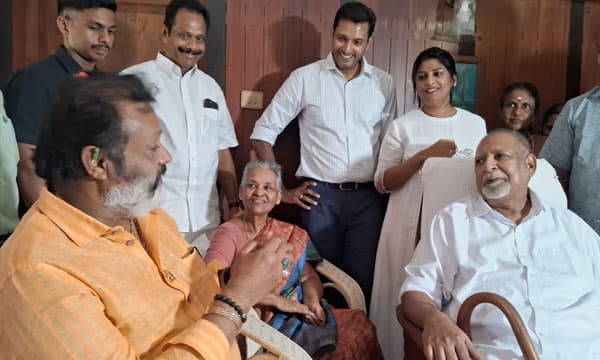 ജീവിതത്തിലെ ഒറ്റക്കൊമ്പനെ നേരില്‍ക്കാണാന്‍ വെള്ളിത്തിരയിലെ ഒറ്റക്കൊമ്പനെത്തി ; ഇടമറ്റം കുരുവിനാക്കുന്നേല്‍ കുറുവച്ചനെ നേരില്‍ കാണാന്‍ കേന്ദ്രമന്ത്രി സുരേഷ്‌ഗോപി പാലായിലെത്തി