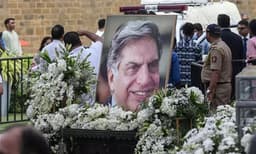 വ്യവസായത്തിലെ അതികായകന് വിട; ഔദ്യോഗിക ബഹുമതികളോടെ രത്തന്‍ ടാറ്റയ്ക്ക് അന്ത്യയാത്ര

