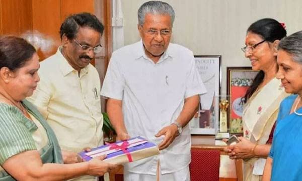 
ഹേമ കമ്മിറ്റി റിപ്പോര്‍ട്ട്: അതിജീവിതമാര്‍ക്ക് പരാതി അറിയിക്കാന്‍ ഇ മെയിലും, ഫോണ്‍ നമ്പറും പ്രസിദ്ധീകരിച്ച് കേരള പോലീസ് 
