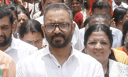 പിണറായിയല്ല ആരു വിചാരിച്ചാലും ശബരിമലയില്‍ വെര്‍ച്വല്‍ ക്യൂ അനുവദിക്കില്ല ; വന്‍ പ്രക്ഷോഭം കാണേണ്ടി വരുമെന്ന് ബിജെപി