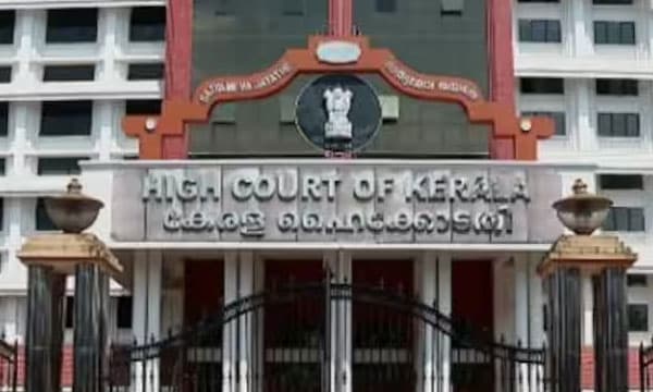 നടിയെ ആക്രമിച്ച കേസ് :  മെമ്മറി കാർഡ് തുറന്നു പരിശോധന നടത്തി​​യെന്ന അതിജീവിതയുടെ ഉപഹര്‍ജി തള്ളി