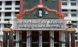 നടിയെ ആക്രമിച്ച കേസ് :  മെമ്മറി കാർഡ് തുറന്നു പരിശോധന നടത്തി​​യെന്ന അതിജീവിതയുടെ ഉപഹര്‍ജി തള്ളി