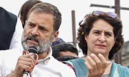 വയനാട്ടില്‍ കന്നിയങ്കത്തിനായി പ്രിയങ്ക ; കോണ്‍ഗ്രസ് നേതാക്കള്‍ വയനാട്ടില്‍ ; 12.30 യ്ക്ക് പത്രിക നല്‍കും