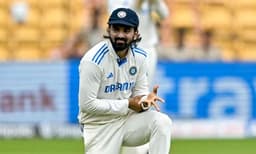 കെ.എല്‍.രാഹുലിന് കഷ്ടകാലം ; ഫോമും മങ്ങി ഇന്ത്യന്‍ ടീമില്‍ നിന്നും പുറത്ത ; എല്‍എസ്ജി ചിലപ്പോള്‍ ലേലത്തിന് വെച്ചേക്കും