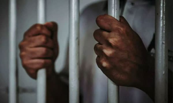 സ്വന്തം മകളെ 10 മുതല്‍ 14 വയസുവരെ ലൈംഗിക പീഡനം നടത്തി ; ദുരനുഭവങ്ങള്‍ പെണ്‍കുട്ടി പേപ്പര്‍ തുണ്ടുകളില്‍ എഴുതി ബെഡിനടിയില്‍ സൂക്ഷിച്ചു,, ഒടുവില്‍ അച്ഛന് 72 വര്‍ഷം തടവും 180,000 രൂപ പിഴയും