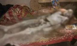 മരിച്ചുപോയ അമ്മയെ പൂജയിലൂടെ തിരികെ കൊണ്ടുവരണം: മൃതദേഹവുമായി മകന്‍ ജീവിച്ചത് മൂന്ന് മാസം 
