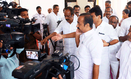 സംഘപരിവാറുമായി ഗൂഡാലോചന നടത്തിയത് പിണറായി ; കോണ്‍ഗ്രസിലേക്ക് വന്നാല്‍ ഷുക്കൂറിനെ സ്വീകരിക്കും