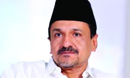 രഹസ്യമായി  ഉമര്‍ഫൈസി മുക്കത്തെ പിന്തുണച്ച് സമസ്തയിലെ ഒരു വിഭാഗം; ലീഗ് അദ്ധ്യക്ഷന്‍ സാദിഖലി തങ്ങള്‍ക്കെതിരേ പടയൊരുക്കം