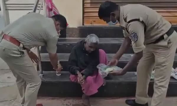 മകന്‍ മരണമടഞ്ഞത് അറിഞ്ഞില്ല ; അന്ധരായ ദമ്പതികള്‍ പട്ടിണിയില്‍ മൃതദേഹത്തിനൊപ്പം കഴിഞ്ഞത് നാലു ദിവസം