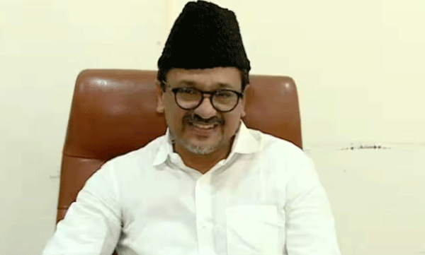 വിവാദങ്ങള്‍ക്കിടെ മലപ്പുറം അരിമ്പ്ര മനങ്ങറ്റ ജുമാ മസ്ജിദ് ഖാസിയായി ചുമതലയേറ്റെടുത്ത് സാദിഖലി തങ്ങള്‍. 

