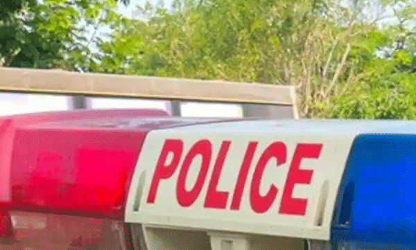 

 രാത്രിയിൽ   അപ്പാർട്ട്മെന്റിൽ പരിഭ്രാന്തി പരത്തിയ സഹോദരിമാ‍ർ അറസ്റ്റിൽ