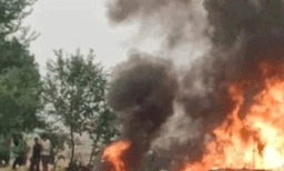 ഇന്ത്യൻ വ്യോമസേനയുടെ മിഗ് 29 ഫൈറ്റർ വിമാനം ആഗ്രയിൽ തകർന്നു വീണു