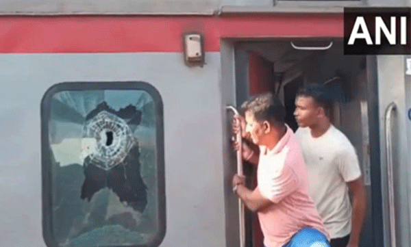 ഒഡീഷയിൽ ട്രെയിനിന് നേർക്ക് വെടിവയ്പ്; 2 റൗണ്ട് വെടിയുതിർത്ത് ആക്രമികൾ 

