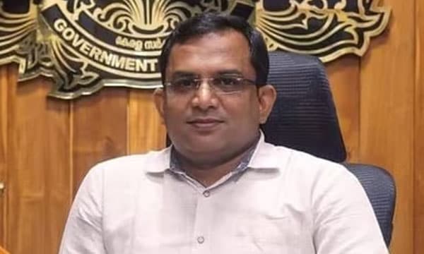 മതാടിസ്ഥാനത്തില്‍ ഐ.എ.എസ്. ഉദ്യോഗസ്ഥരുടെ വാട്‌സ് ആപ്പ് ഗ്രൂപ്പ് ; വ്യവസായ ഡയറക്ടര്‍ കെ. ഗോപാലകൃഷ്ണന്റെ വിശദീകരണം പച്ചക്കള്ളമെന്നു പോലീസ്, നടപടിക്കു സാധ്യത കൂടി 