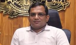 മതാടിസ്ഥാനത്തില്‍ ഐ.എ.എസ്. ഉദ്യോഗസ്ഥരുടെ വാട്‌സ് ആപ്പ് ഗ്രൂപ്പ് ; വ്യവസായ ഡയറക്ടര്‍ കെ. ഗോപാലകൃഷ്ണന്റെ വിശദീകരണം പച്ചക്കള്ളമെന്നു പോലീസ്, നടപടിക്കു സാധ്യത കൂടി 