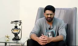 കണ്ണപ്പയിലെ പ്രഭാസിന്റെ ചിത്രം പുറത്തുവിട്ടത് ആര്? കണ്ടെത്താന്‍ സഹായിക്കുന്നവര്‍ക്ക് അഞ്ച് ലക്ഷം സമ്മാനം
