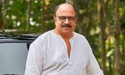 ഞാന്‍ മലയാളസിനിമയിലെ ശക്തനായ വ്യക്തി അല്ല, യാഥാര്‍ഥ്യം വളച്ചൊടിച്ചു, തനിക്കെതിരെ ഇല്ലാക്കഥകളാണ് മെനയുന്നത്; സിദ്ദിഖ്
