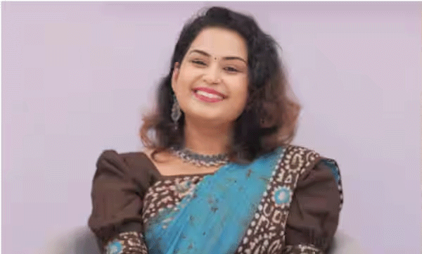 നവംബർ 23ന് താൻ തലതല്ലിക്കരയുമെന്ന് പറയുന്നവർക്ക് സൗമ്യ സരിന്‍റെ മറുപടി; 'ഈ ചിരിയുടെ താക്കോൽ എന്‍റെ കയ്യിലാണ്