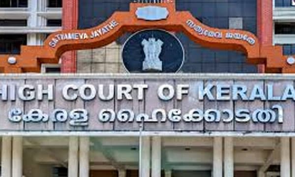 പൊന്നാനിയില്‍ വീട്ടമ്മയെ പീഡിപ്പിച്ചെന്ന പരാതി; പോലീസുകാര്‍ക്കെതിരേ കേസ് ഹൈക്കോടതി റദ്ദാക്കി