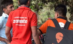 സൊമാറ്റോ ചണ്ഡീഗഢിലെ 'വണ്‍-ഡിഷ്' റെസ്റ്റോറന്റുകള്‍: വിചിത്രമായ പേരുകള്‍, അവ്യക്തമായ വിവരണങ്ങള്‍, കുത്തനെ വില