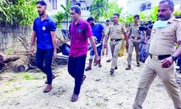 ബോധരഹിതയായ വിജയലക്ഷ്മി മരിച്ചെന്ന് ജയചന്ദ്രന്‍ കരുതി ; കഴുത്തില്‍ കയറിട്ട് വലിച്ചുകൊണ്ടു വരുന്നതിനിടയില്‍ ഉണര്‍ന്നു ; വെട്ടുകത്തിക്ക് തലയിലും പുറകിലും വെട്ടി മരണം ഉറപ്പാക്കി കുഴിയില്‍ തള്ളി