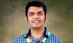 മസ്‌കിന്റെ 'അപ്രത്യക്ഷമാകല്‍' ചലഞ്ചില്‍ എഴുത്തുകാരനായി സിദ്ധാര്‍ഥ്; ദിവസത്തില്‍ 20 മണിക്കൂര്‍ എഴുത്തു മാത്രം