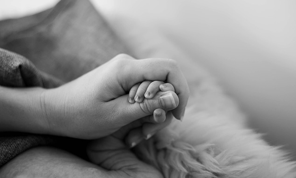 
കുട്ടികളെ വളര്‍ത്താന്‍ സാമ്പത്തിക ശേഷിയില്ല: തന്റെ അഞ്ച് മക്കളില്‍ ആദ്യ രണ്ടുപേരെ ദത്ത് നല്‍കി, വെളിപ്പെടുത്തലുമായി യുവതി 




