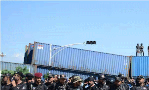 റോഡുകൾ അടച്ചു, മൊബൈൽ ഫോണുകൾ പ്രവർത്തിക്കില്ല, ഒത്തുചേരൽ നിരോധിച്ചു; ഇസ്ലാമാബാദിൽ ലോക്ക്ഡൗൺ