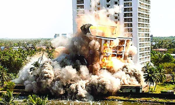 മരടില്‍ വീണ്ടും ഫ്‌ളാറ്റുയരും ;സര്‍ക്കാരും അനുകൂലം, പൊളിച്ചിടത്ത് വീണ്ടും പരിശോധന ; നഷ്ടപരിഹാരം കിട്ടാതെ പരിസരവാസികള്‍ 